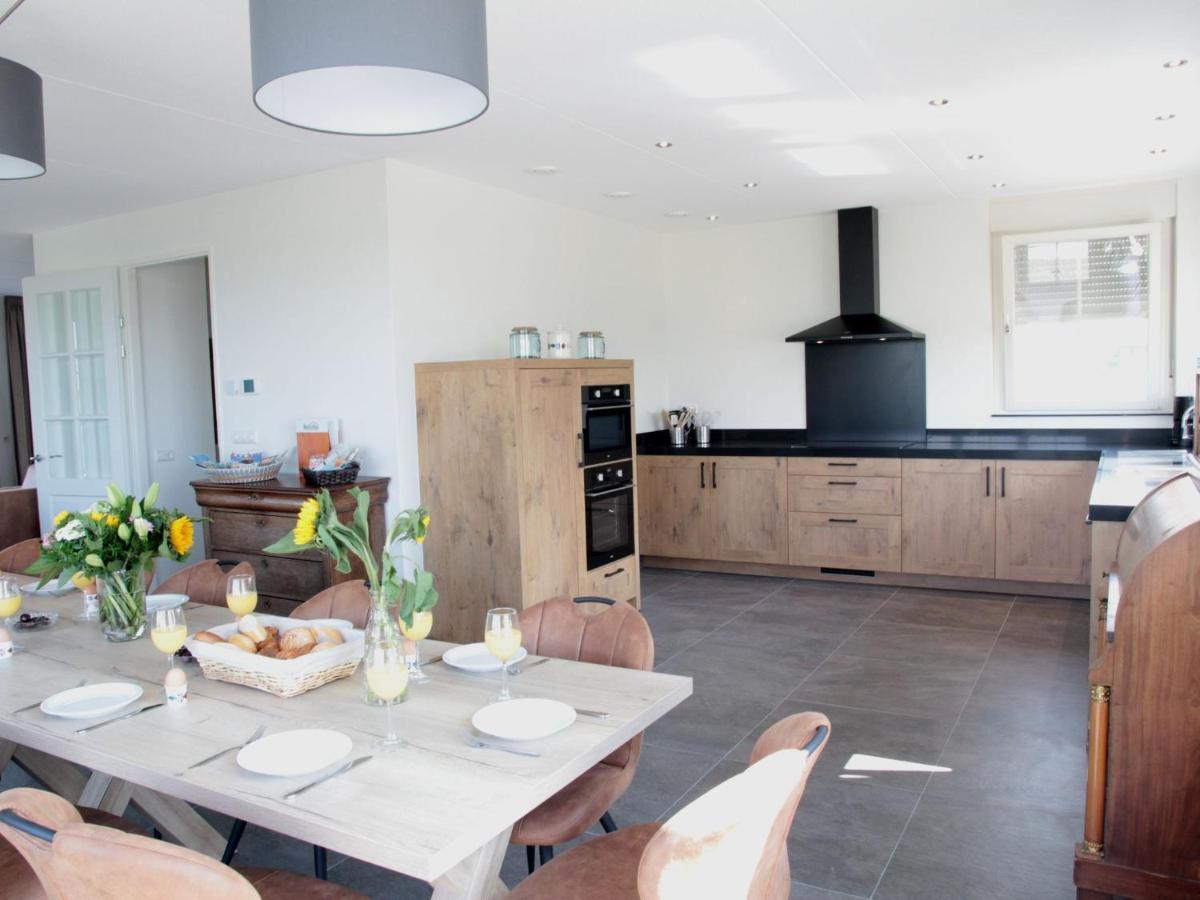 Beautiful And Spacious Villa With A Panoramic View Near The Beach Of Cadzand Eksteriør billede